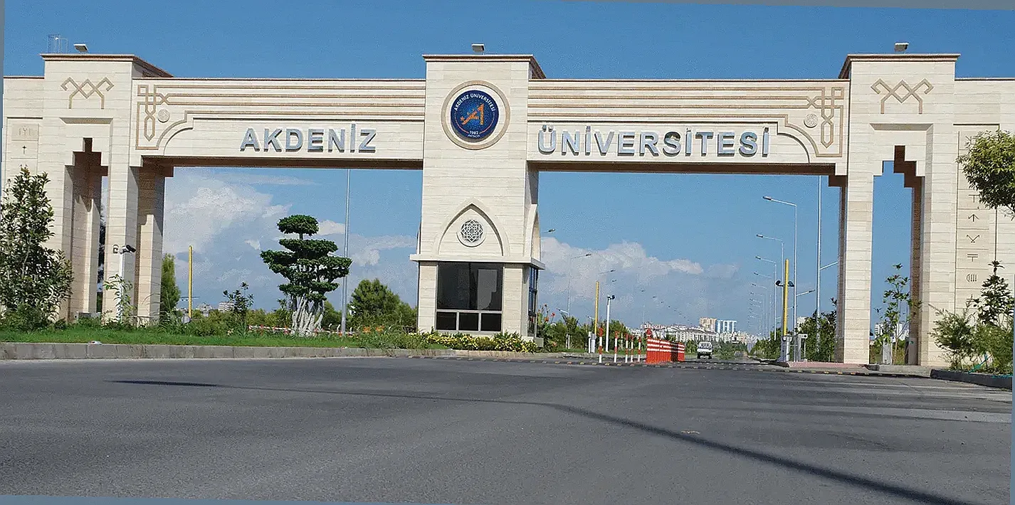 Yabancı öğrenciler için Antalya üniversiteleri: en iyi kurumlar ve kayıt koşulları